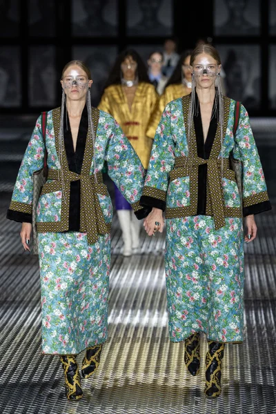 Look 29